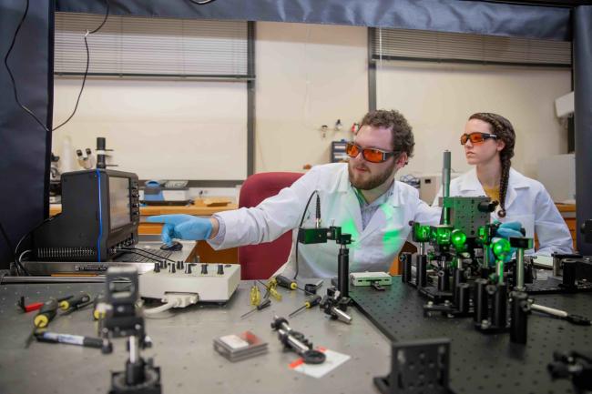 Students working in Dr. Grady's lab in RGAN 318.