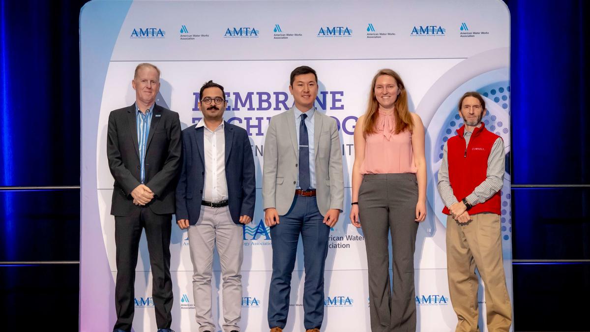 David Lu, third from left, joins 2023 Reclamation Fellowship for Membrane Technology recipients and AMTA board members for a photo at the conference.